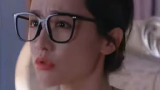 穿成女配，把高冷霸总钓成翘嘴第01集