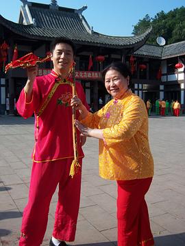 闹春莲萧舞起来第1集